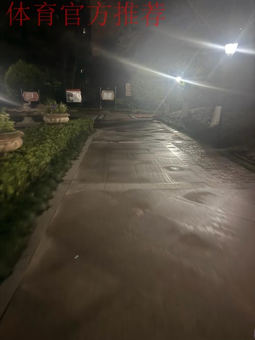 中国足球名宿辅导团走进海南 助力青少年足球人才培养